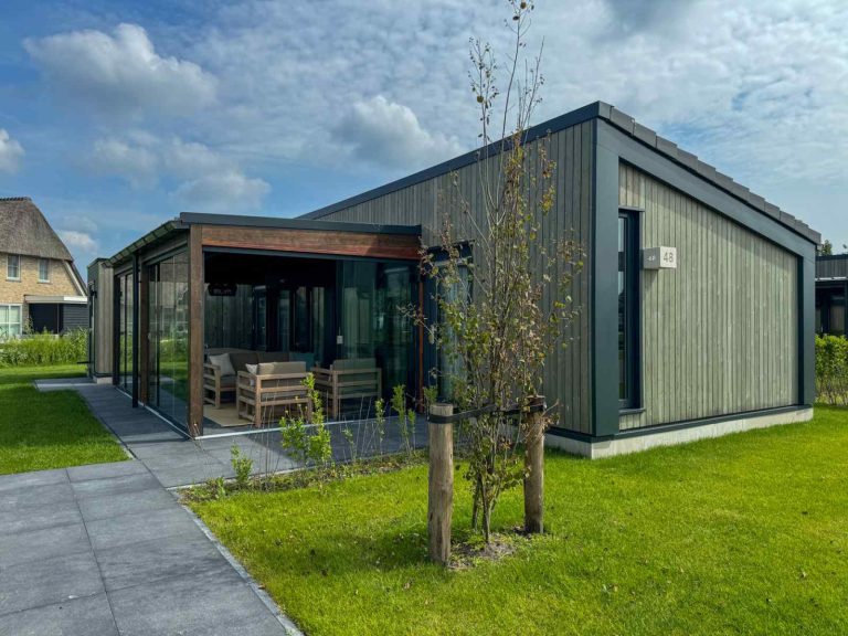 4 persoons Docklodge met eigen insteekhaven en laadpaal in Delfstrahuizen