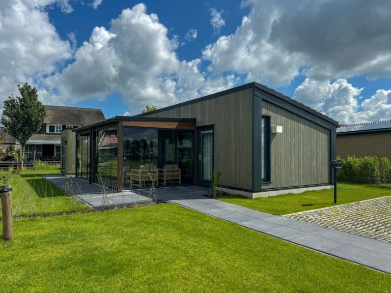 Prachtige 4-persoons lodge met eigen tuinkamer