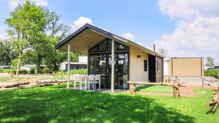 Prachtig 4 persoons Tiny House op vakantiepark Limburg in Susteren
