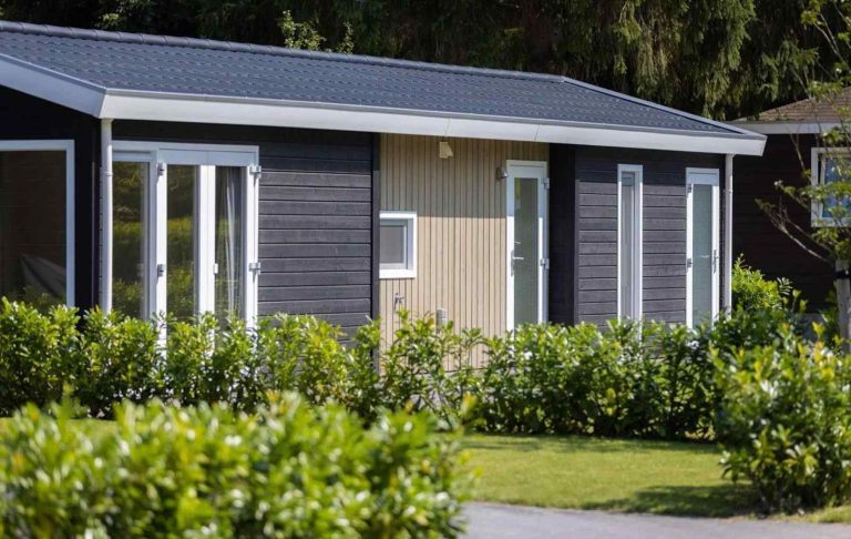 Modern ingerichte lodge voor 4 personen op vakantiepark Molenvelden in Veldhoven