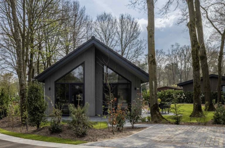 Moderne 6-persoons ecovilla op een vakantiepark in de bosrijke omgeving van Oirschot