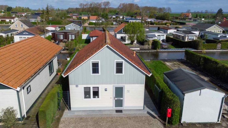 Vrijstaand 6 persoons vakantiehuis in Wervershoof nabij Medemblik aan het IJsselmeer.