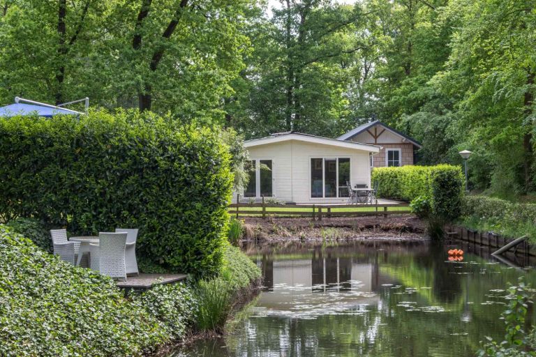 6-pers bungalow in de bossen aan de bosvijver.