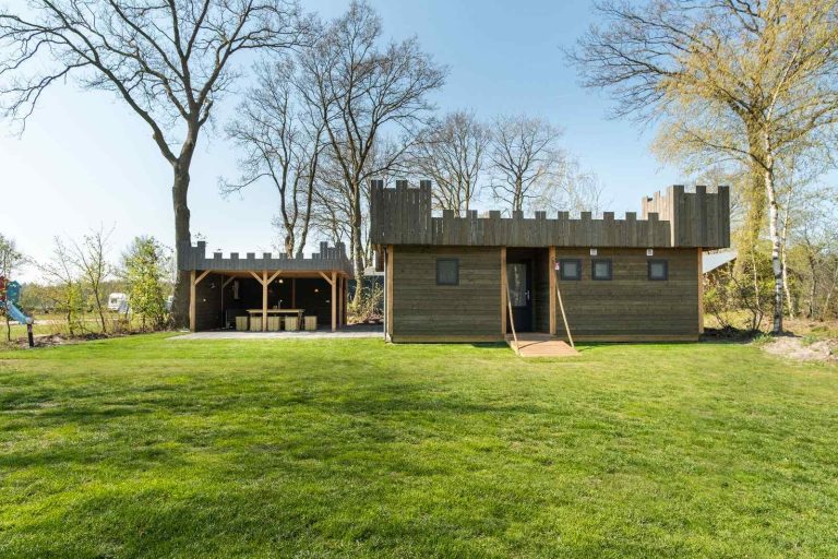 Mooi 10 persoons 'Kasteel' op de Zandstuve nabij Hardenberg.