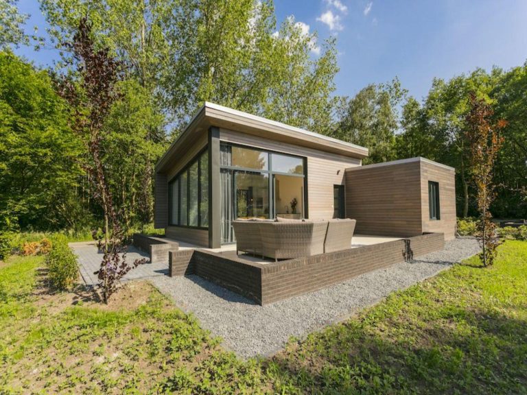 Mooie 4 persoons Lodge met ruim terras op een vakantiepark nabij Enter