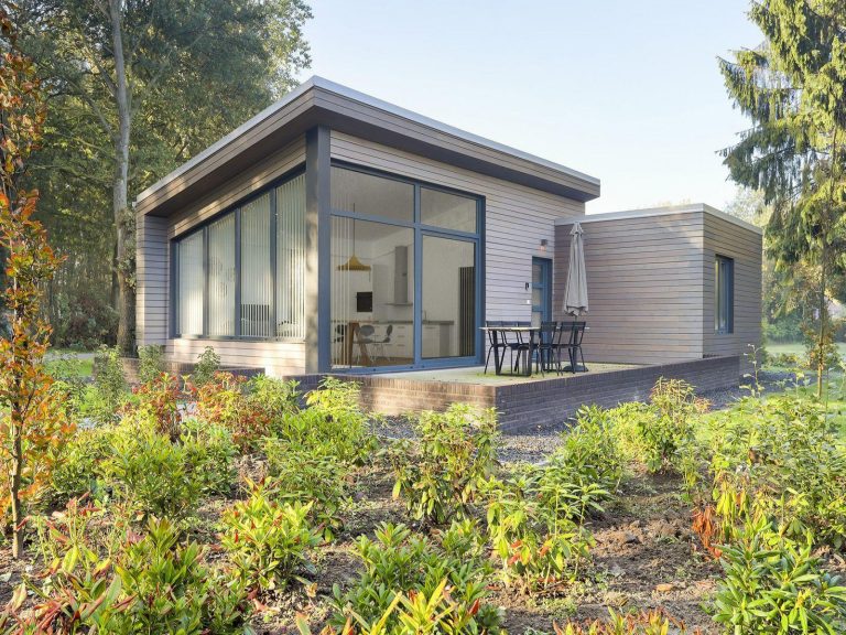 Open en lichte 4 persoons Lodge op een vakantiepark nabij Enter