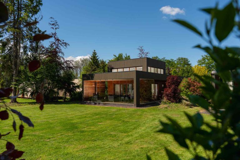 Mooie 4 persoons Lodge met mooie veranda met houtkachel op een vakantiepark nabij Enter