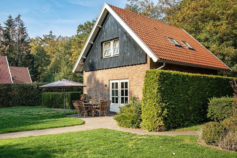 Heerlijk 8 persoons landhuis nabij Losser op Landgoed Het Borghuis