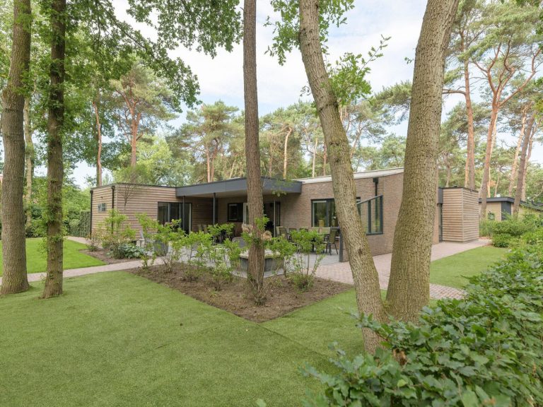 14 persoons groepsaccommodatie met sauna en bubbelbad in Hardenberg