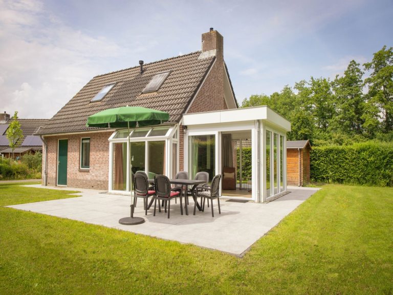 Heerlijk 6 persoons vrijstaande bungalow in Overijssel