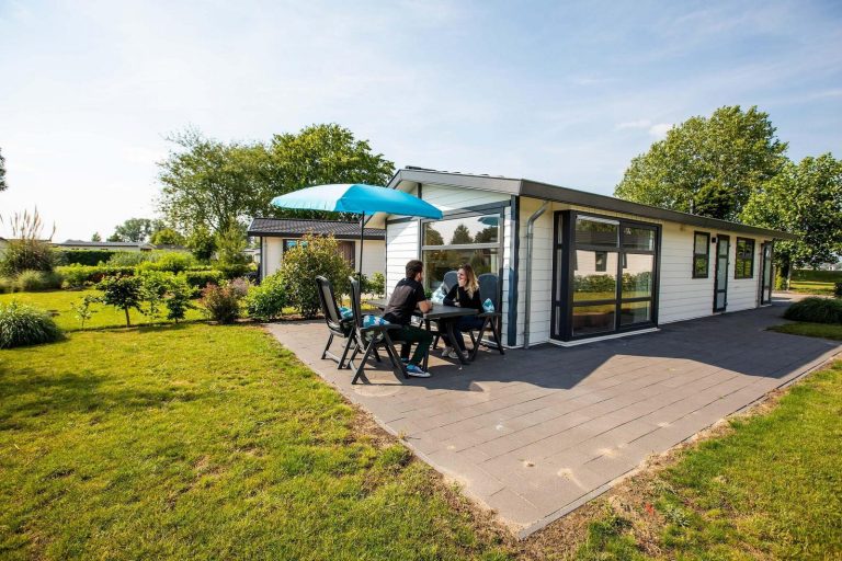4 persoons comfort chalet op vakantiepark Noordwijkse Duinen met zwembad en internet.
