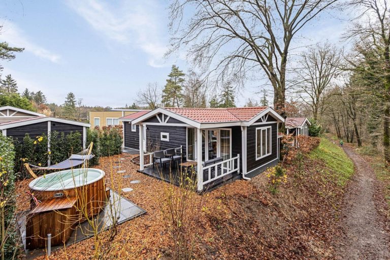 Stijlvolle 4-persoons bos lodge met hottub aan de bosrand van de Utrechtse Heuvelrug