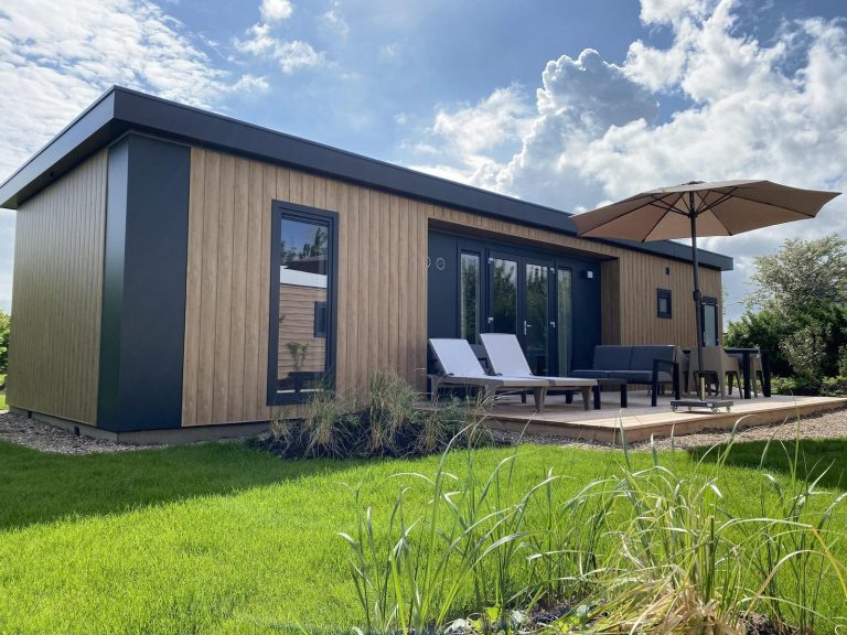 Luxe 4 persoons Zonneweelde Lodge (airco) nabij het strand van Nieuwvliet-Bad