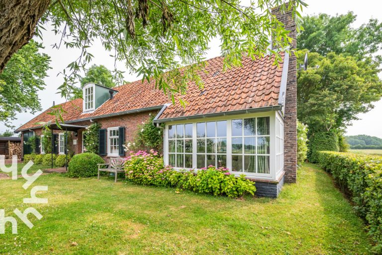 Gezellig 10-persoons vakantiehuis met ruime tuin landelijk gelegen vlakbij Domburg