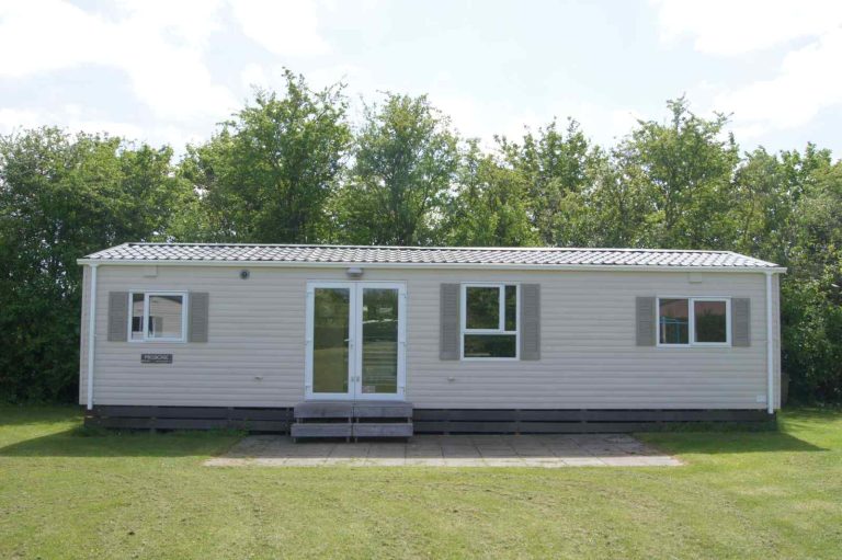 Groot 6-persoons vakantiechalet op mini-camping vlakbij het Veerse Meer en Oostkapelle.