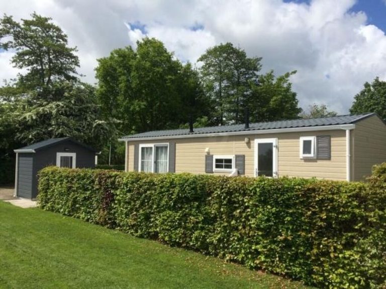 4 persoons chalet op een gezellige camping in Ouwerkerk.