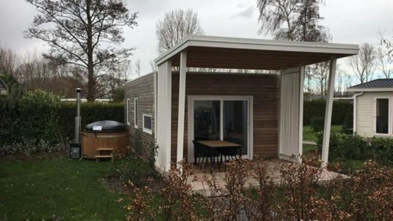 Comfortabel 4 persoons Tiny House met hottub op vakantiepark de Biesbosch bij Dordrecht