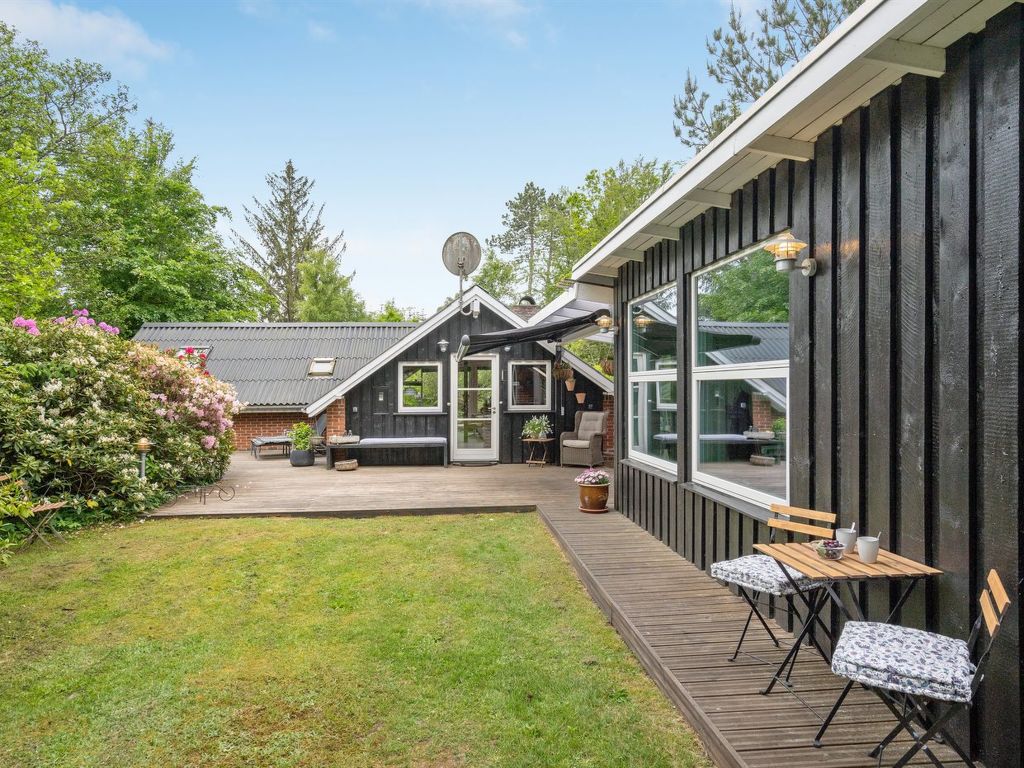 "Yonna" - 400m from the sea | Boeken bij Flickmyhouse