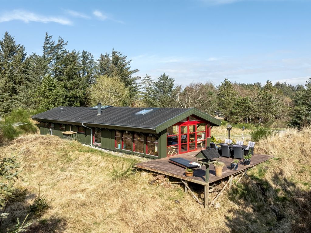 "Nimrod" - 800m from the sea | Boeken bij Flickmyhouse