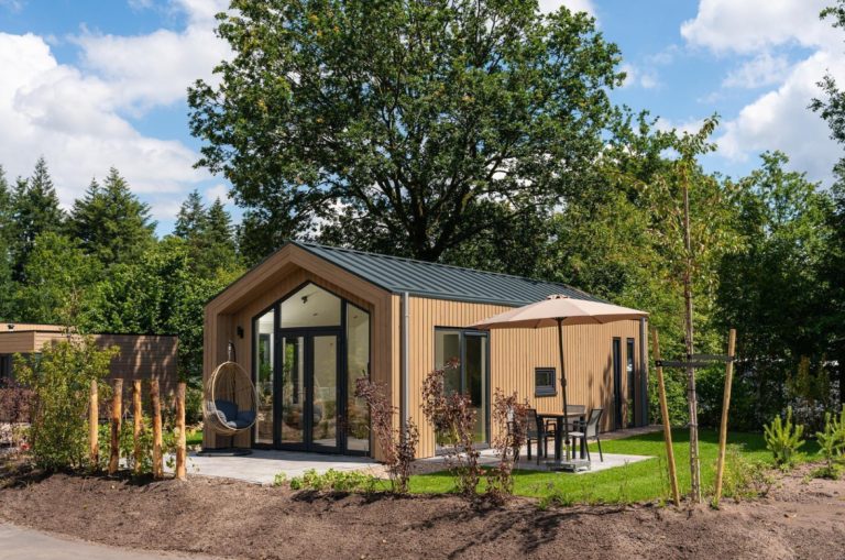 Luxe Tiny Lodge met hottub voor 2 personen op vakantiepark in Lieren op de Veluwe