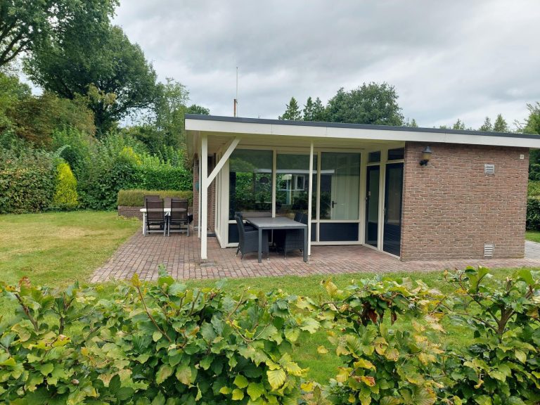 Gelijkvloerse 4 persoons bungalow op een vakantiepark in Gasselte