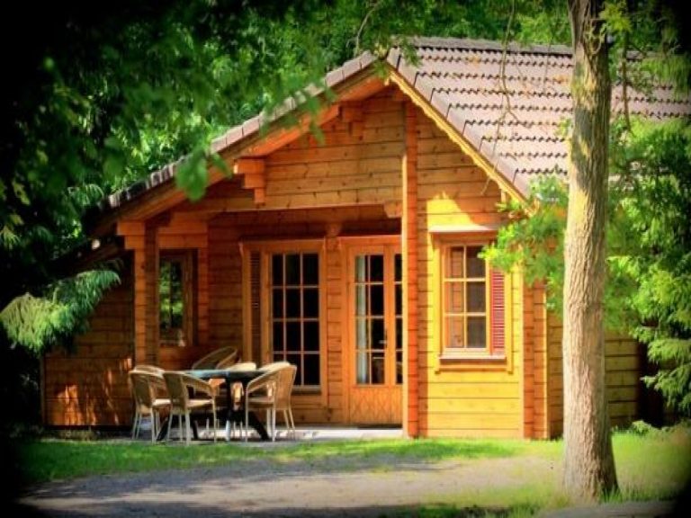 Compact 8 persoons Finse vakantiebungalow midden in de bossen in de Achterhoek