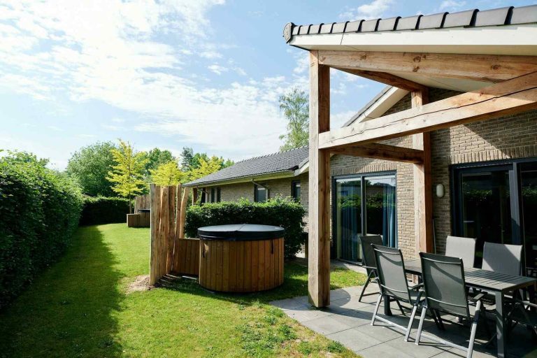 Luxe 4 persoons geschakeld vakantiehuis met bubbelbad op de Veluwe