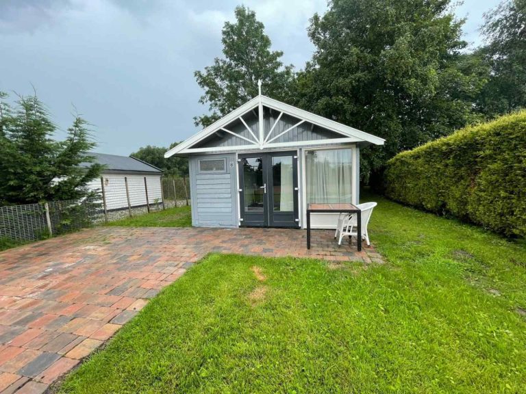 Knus 5 persoons chalet op een vakantiepark in Tzummarum.