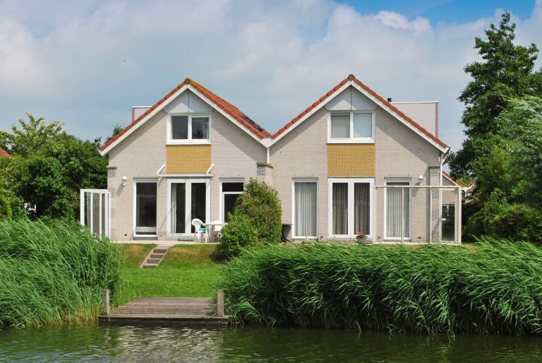 Prachtig 6 persoons vakantiehuis op Beach Resort Makkum in Friesland