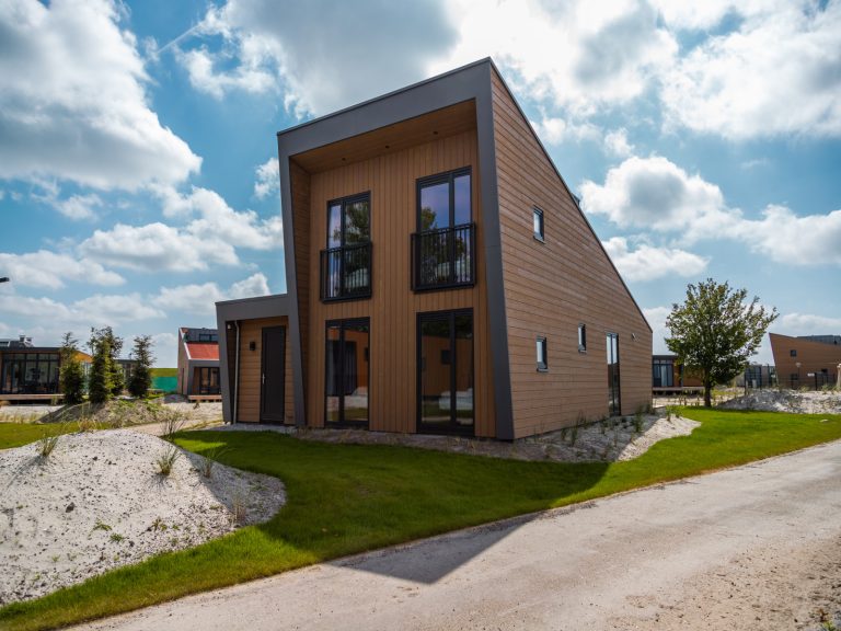 Ruime chalet voor 10 personen aan het IJsselmeer op een vakantiepark in Hindeloopen