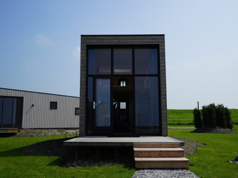 Gezellig Tiny House voor 2 personen aan het IJsselmeer op een vakantiepark in Hindeloopen