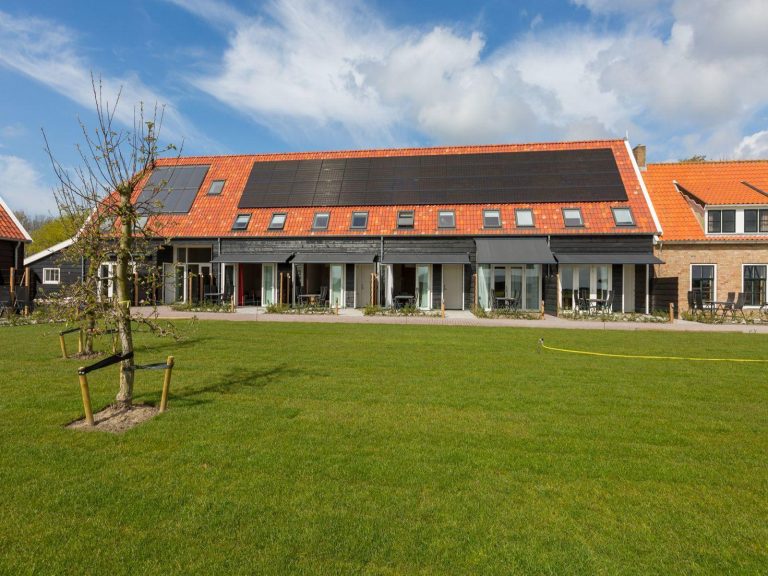 Luxe 4 persoons boerderij-appartement met traditionele sauna vlakbij Oostkapelle