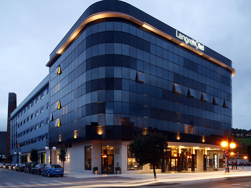 LiggingStrategisch gelegen in het centrum van Langreo