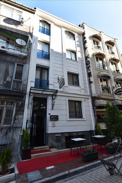 LiggingDit hotel heet de gasten in Istanbul welkom.HotelfaciliteitenHet vriendelijke personeel aan de receptie is graag bij alle vragen behulpzaam. Het voorzieningenaanbod van het hotel bevat een bagagedepot en een kluis. In het verblijf is Wi-Fi verkrijgbaar. De tourdesk biedt ondersteuning bij het boeken van excursies. Het hotel beschikt over meerdere voor gehandicapten toegankelijke vrijetijdsbestedingen. Het hotel beschikt over faciliteiten voor rolstoelgebruikers en een lift. Er zijn ook winkels. Tot de overige voorzieningen van het verblijf behoort een bibliotheek. De gasten die met de auto komen