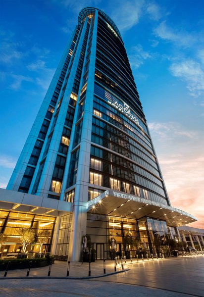 LiggingDit hotel begroet de gasten in Istanbul.HotelfaciliteitenHet vriendelijke personeel aan de receptie is graag bij alle vragen behulpzaam. Een bagagedepot en een kluis behoren tot de faciliteiten van het hotel. In de openbare ruimtes is Wi-Fi verkrijgbaar. De tourdesk biedt ondersteuning bij het boeken van excursies. Het verblijf beschikt over meerdere voor gehandicapten toegankelijke vrijetijdsbestedingen. Het hotel beschikt over faciliteiten voor rolstoelgebruikers en een lift. Naast een supermarkt zijn andere winkels voorhanden. De kinderen kunnen zich op de speelplaats naar hartelust uitleven. Tot de overige voorzieningen van het hotel behoren een tv-ruimte