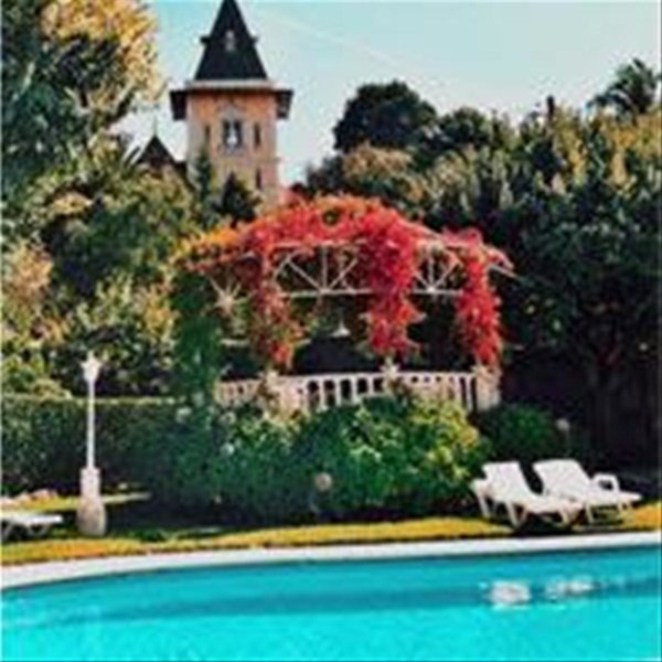 LiggingHet hotel ligt op korte loopafstand van het centrum van Luso.HotelfaciliteitenHet hotel beschikt over 18 kamers en over een lift. Engels- en Franstalig personeel bij de receptie in de ontvangsthal is hulpvaardig bij het in- en uitchecken. Tot het serviceaanbod behoren een garderobe