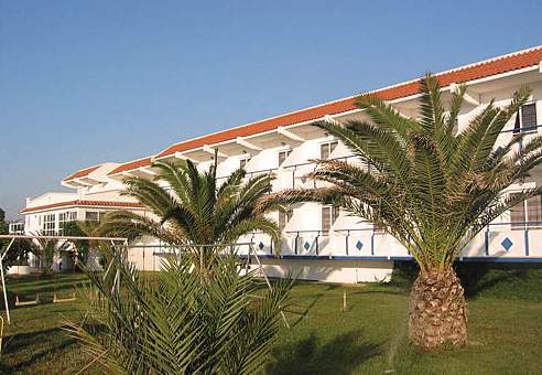 LiggingDit hotel ligt aan de noordwestkust van Rhodos