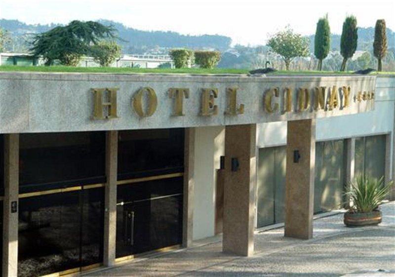 LiggingDit hotel bevindt zich direct in het centrum van Santo Tirso.HotelfaciliteitenHet vriendelijke personeel aan de receptie is graag bij alle vragen behulpzaam. Service zoals een bagagedepot