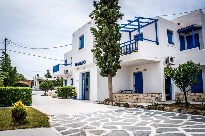 LiggingHet vakantiedorp bevindt zich in Chersonissos