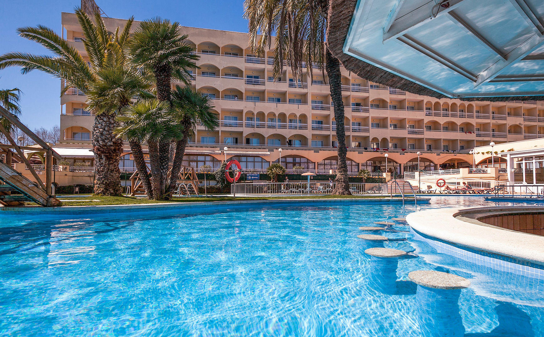 Ontdek de Luxe van Evenia Olympic Palace: Uw Perfecte Vakantiebestemming Ervaar pure weelde bij Evenia Olympic Palace . Ontdek een weelderig resort in Lloret de Mar