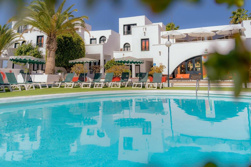 LiggingNazaret Sol Apartments liggen in het levendige Costa Teguise