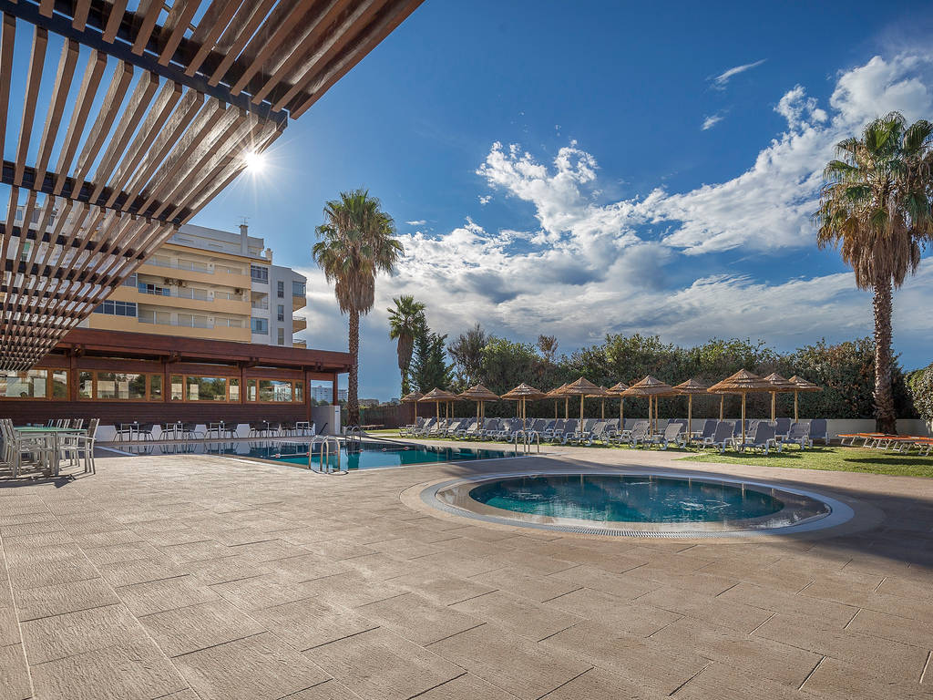 Interpass Vau Hotel | Reserveren bij Fliickmyhouse