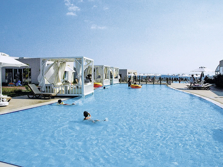 Karya Family Resort | Reserveren bij Fliickmyhouse