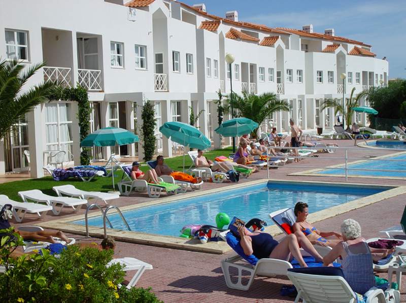 LiggingDit aantrekkelijke vakantiecomplex bevindt zich in het toeristische centrum van Albufeira