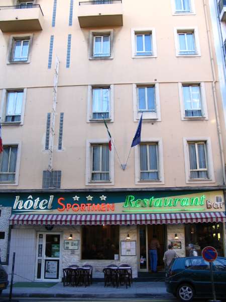 LiggingHet hotel ligt in de buurt van het stadscentrum