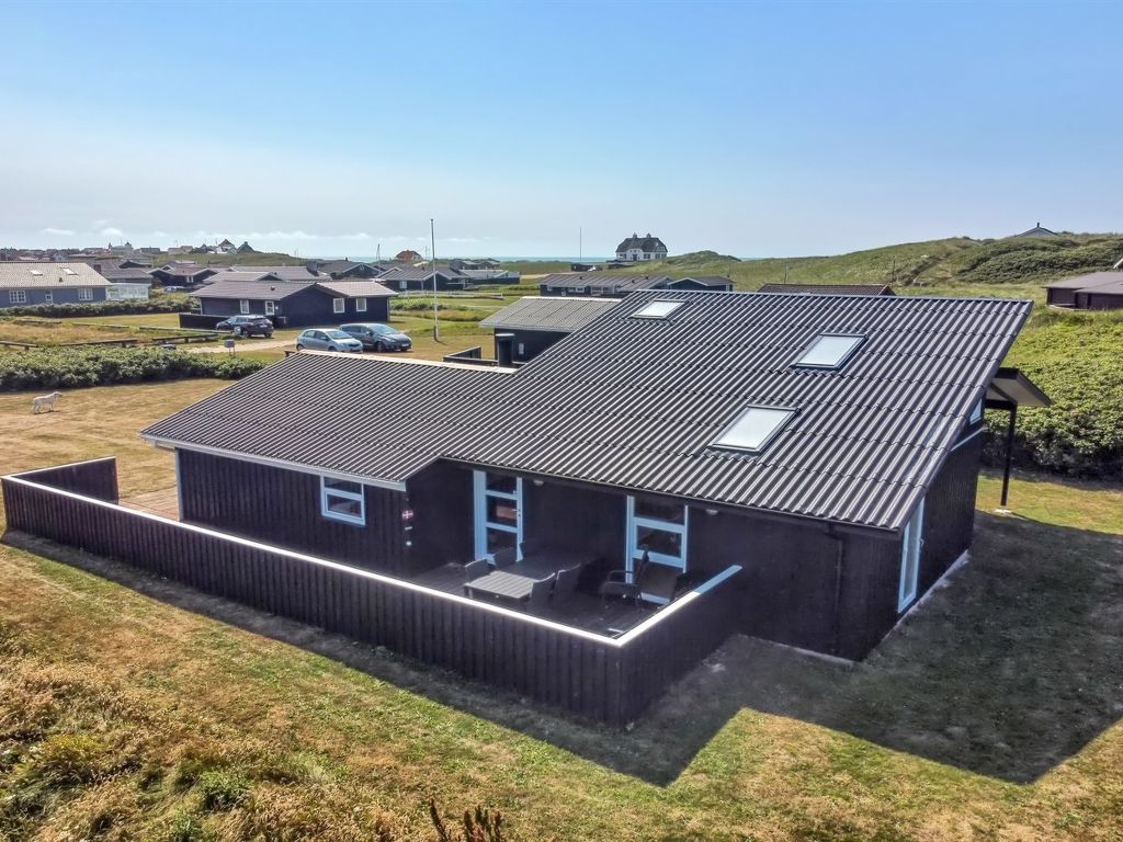 "Hroswitha" - 100m from the sea | Boeken bij Flickmyhouse