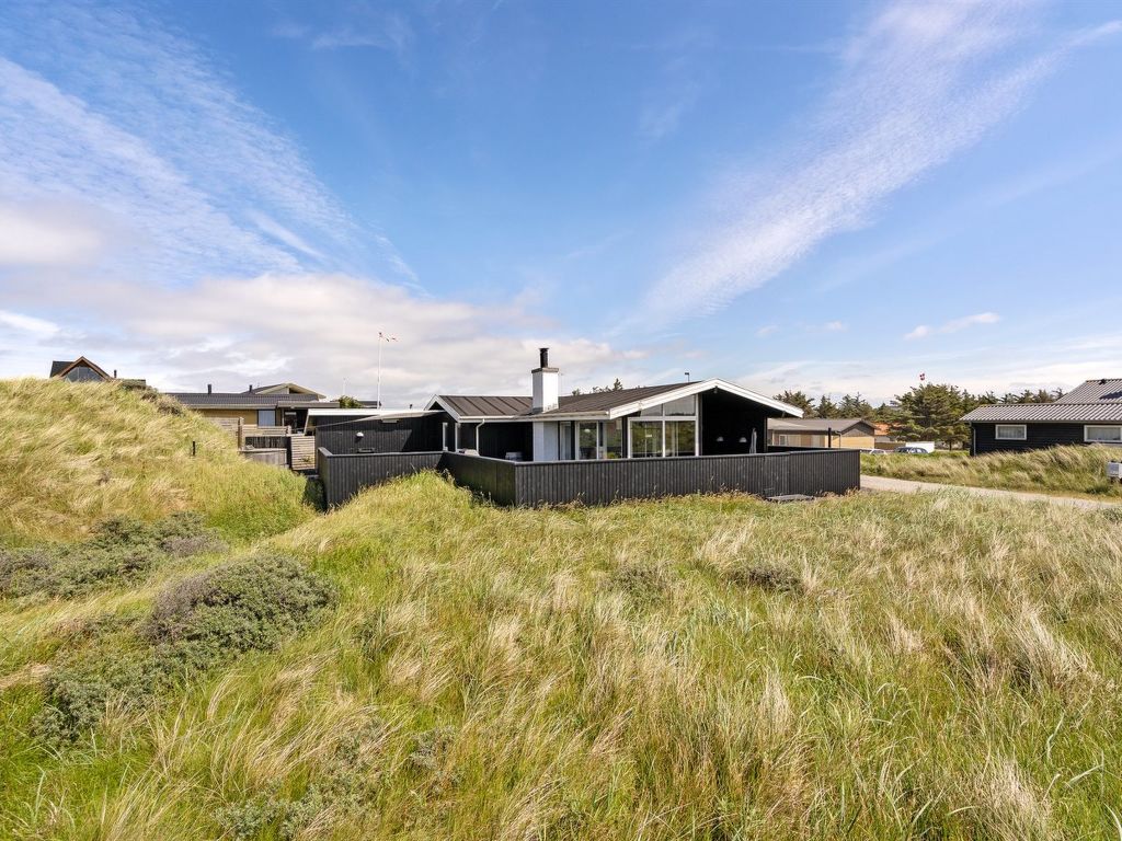 "Kiina" - 100m from the sea | Boeken bij Flickmyhouse