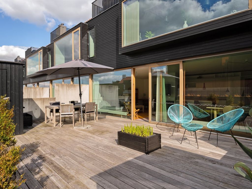 "Heigo" - 25m from the sea | Boeken bij Flickmyhouse