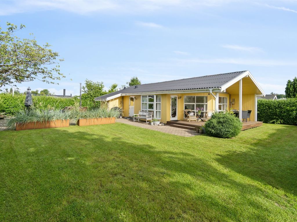 "Donar" - 80m from the sea | Boeken bij Flickmyhouse