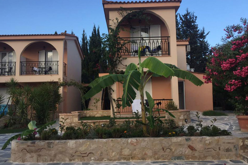 LiggingHet hotel ligt op ongeveer 850 meter van het centrum van Kalamaki en op 1